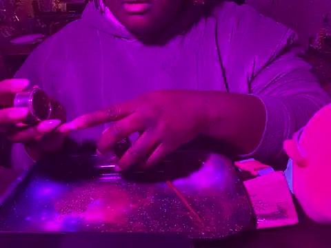 Snapshot of BigKittyRaven chatting on December 9, 5:40 am BigKittyRaven online show from December 9, 5:40 am