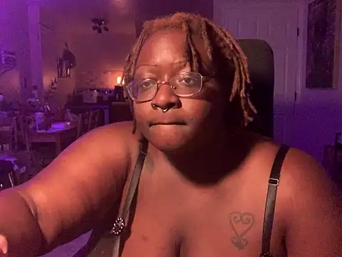 Snapshot of BigKittyRaven chatting on December 11, 5:10 am BigKittyRaven online show from December 11, 5:10 am