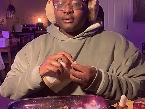 Snapshot of BigKittyRaven chatting on December 26, 2:22 am BigKittyRaven online show from December 26, 2:22 am