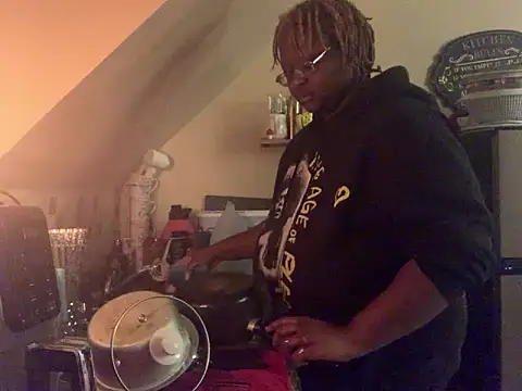 Snapshot of BigKittyRaven chatting on December 31, 4:46 pm BigKittyRaven online show from December 31, 4:46 pm