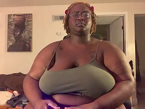 Snapshot of BigKittyRaven chatting on January 12, 2:03 am BigKittyRaven online show from January 12, 2:03 am