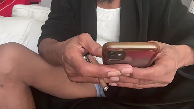 Snapshot of skarfosbabes69 chatting on November 11, 8:47 am skarfosbabes69 online show from November 11, 8:47 am