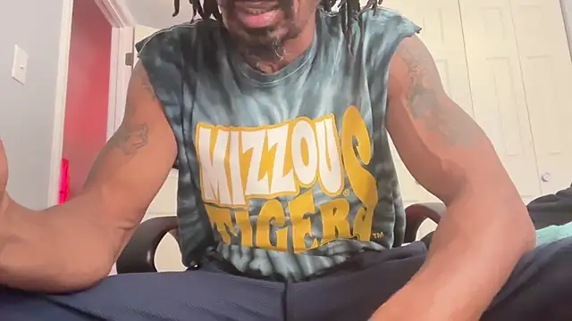 Snapshot of skarfosbabes69 chatting on December 14, 2:44 pm skarfosbabes69 online show from December 14, 2:44 pm