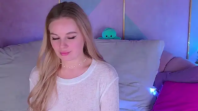 BeatriceEsmont online show from January 7, 4:29 am