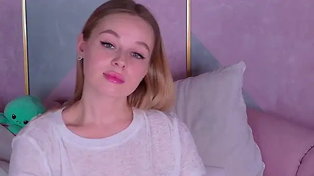 BeatriceEsmont online show from January 29, 4:15 am