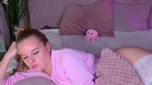 BeatriceEsmont online show from February 25, 3:09 am