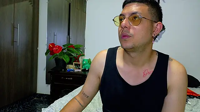 Nymphobuddies online show from December 17, 10:11 pm