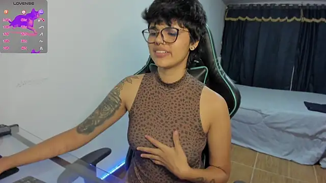 Snapshot of gooddess_isis chatting on December 7, 7:49 am gooddess isis online show from December 7, 7:49 am