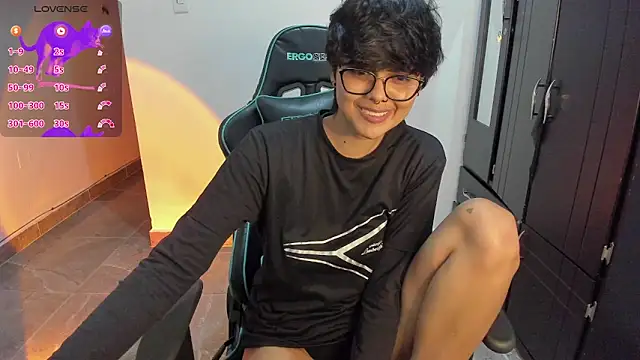 Snapshot of gooddess_isis chatting on January 7, 1:59 am gooddess isis online show from January 7, 1:59 am