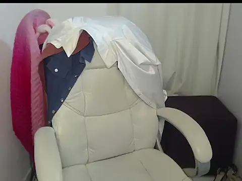 Snapshot of Xileny-Halliwey chatting on January 25, 11:13 am Xileny-Halliwey online show from January 25, 11:13 am