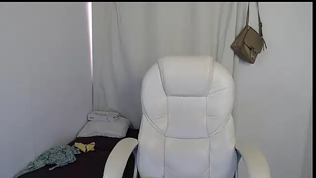 Snapshot of Xileny-Halliwey chatting on October 2, 5:20 pm Xileny-Halliwey online show from October 2, 5:20 pm