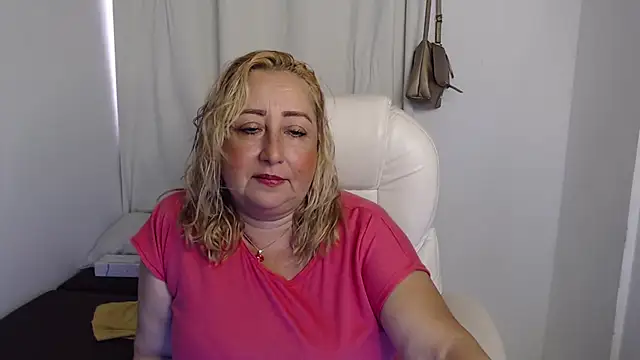 Snapshot of Xileny-Halliwey chatting on October 10, 4:28 pm Xileny-Halliwey online show from October 10, 4:28 pm