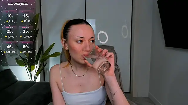 Snapshot of Maddy_Garcia chatting on February 27, 12:43 am Maddy Garcia online show from February 27, 12:43 am