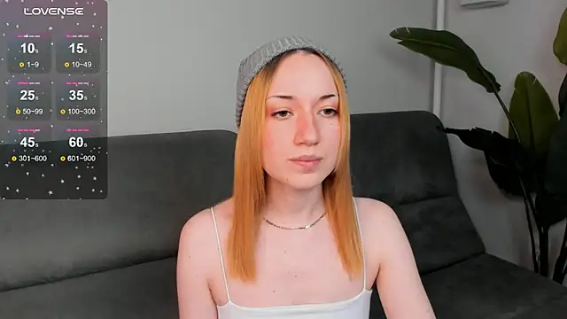 Snapshot of Maddy_Garcia chatting on March 4, 11:00 pm Maddy Garcia online show from March 4, 11:00 pm