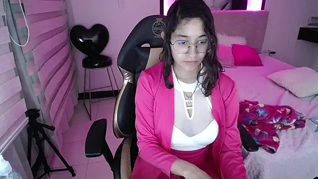 Snapshot of Lili_Gomez_ chatting on January 8, 6:31 pm Lili Gomez online show from January 8, 6:31 pm