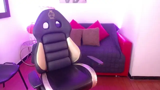 Snapshot of Lili_Gomez_ chatting on February 4, 4:39 pm Lili Gomez online show from February 4, 4:39 pm