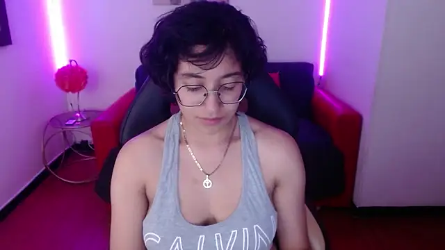 Snapshot of Lili_Gomez_ chatting on February 5, 4:47 pm Lili Gomez online show from February 5, 4:47 pm