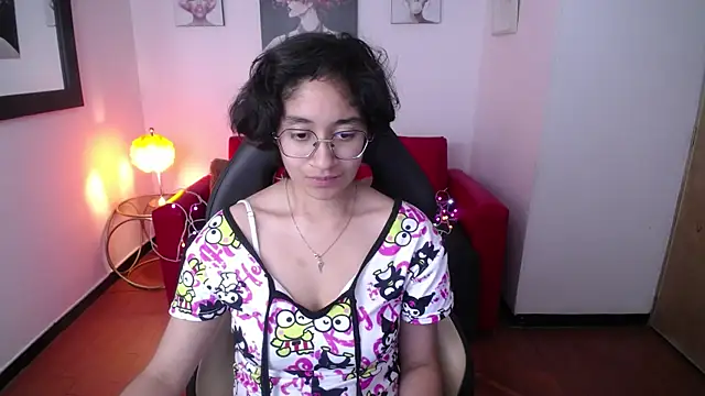 Snapshot of Lili_Gomez_ chatting on February 16, 1:58 am Lili Gomez online show from February 16, 1:58 am