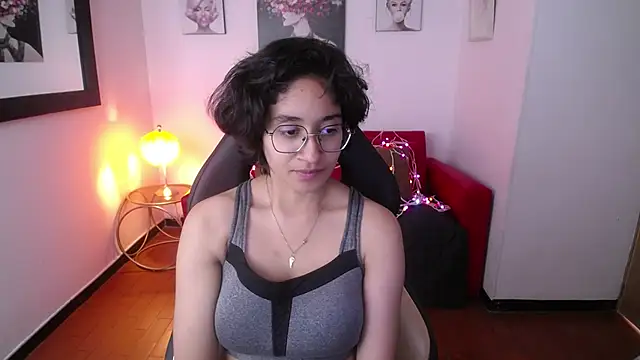 Snapshot of Lili_Gomez_ chatting on February 18, 4:48 pm Lili Gomez online show from February 18, 4:48 pm