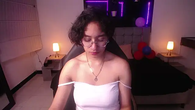 Snapshot of Lili_Gomez_ chatting on March 2, 1:16 pm Lili Gomez online show from March 2, 1:16 pm