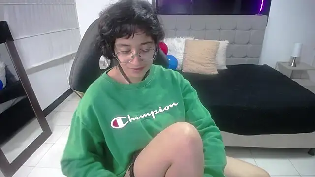 Snapshot of Lili_Gomez_ chatting on March 7, 5:28 pm Lili Gomez online show from March 7, 5:28 pm