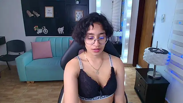 Snapshot of Lili_Gomez_ chatting on March 8, 4:28 pm Lili Gomez online show from March 8, 4:28 pm