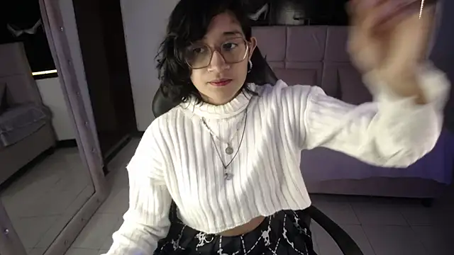 Snapshot of Lili_Gomez_ chatting on September 18, 2:19 pm Lili Gomez online show from September 18, 2:19 pm