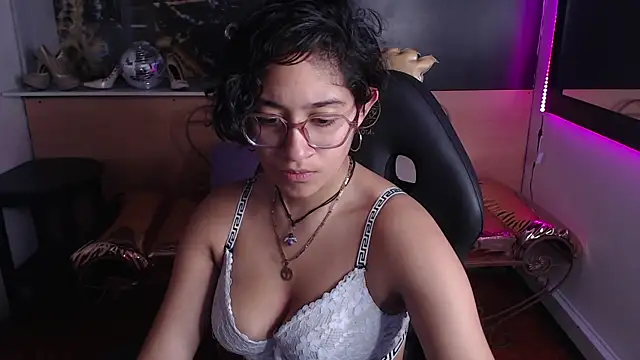 Snapshot of Lili_Gomez_ chatting on October 3, 12:57 pm Lili Gomez online show from October 3, 12:57 pm