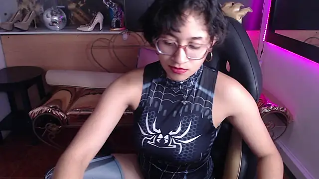 Snapshot of Lili_Gomez_ chatting on October 9, 1:20 pm Lili Gomez online show from October 9, 1:20 pm