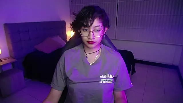 Snapshot of Lili_Gomez_ chatting on October 13, 1:11 pm Lili Gomez online show from October 13, 1:11 pm