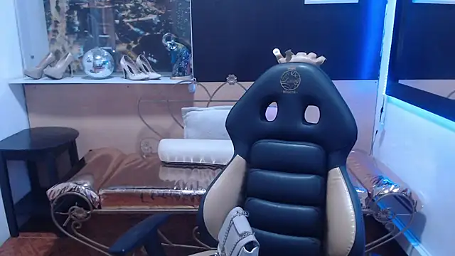 Snapshot of Lili_Gomez_ chatting on October 14, 1:45 pm Lili Gomez online show from October 14, 1:45 pm