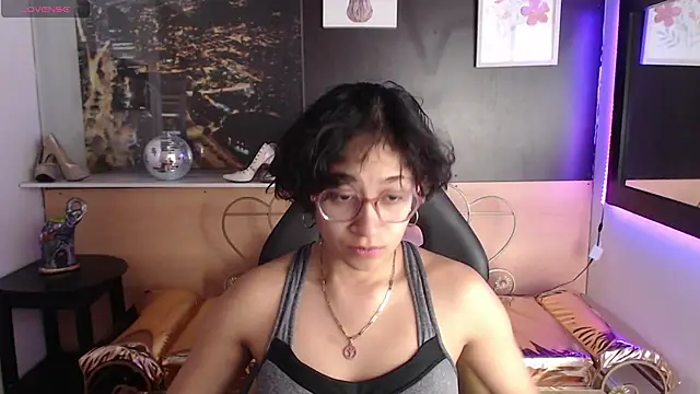 Snapshot of Lili_Gomez_ chatting on October 21, 1:34 pm Lili Gomez online show from October 21, 1:34 pm