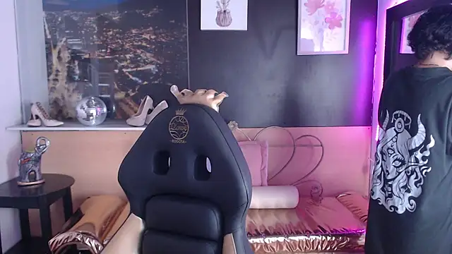 Snapshot of Lili_Gomez_ chatting on October 24, 2:02 pm Lili Gomez online show from October 24, 2:02 pm