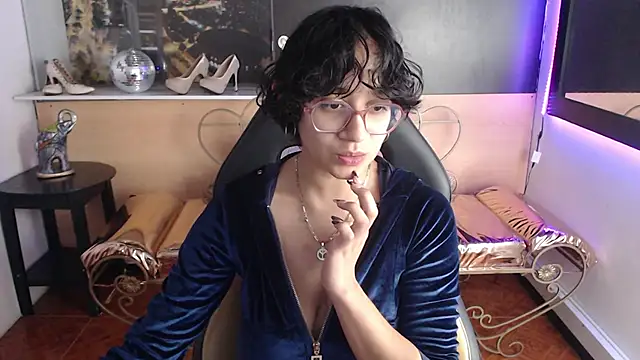 Snapshot of Lili_Gomez_ chatting on October 25, 2:02 pm Lili Gomez online show from October 25, 2:02 pm