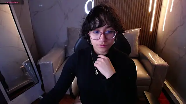 Snapshot of Lili_Gomez_ chatting on November 14, 1:21 pm Lili Gomez online show from November 14, 1:21 pm