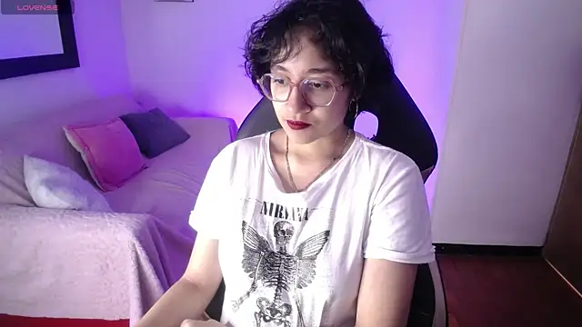 Snapshot of Lili_Gomez_ chatting on November 18, 2:43 pm Lili Gomez online show from November 18, 2:43 pm