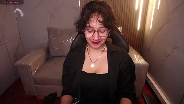 Snapshot of Lili_Gomez_ chatting on November 21, 1:43 pm Lili Gomez online show from November 21, 1:43 pm