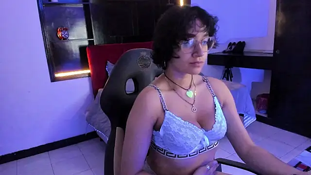 Snapshot of Lili_Gomez_ chatting on December 5, 10:46 am Lili Gomez online show from December 5, 10:46 am