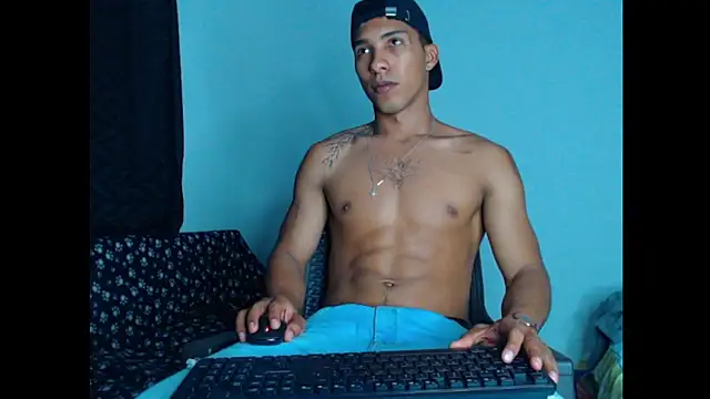 Snapshot of maximo_vega_newv chatting on December 16, 12:04 am maximo vega newv online show from December 16, 12:04 am