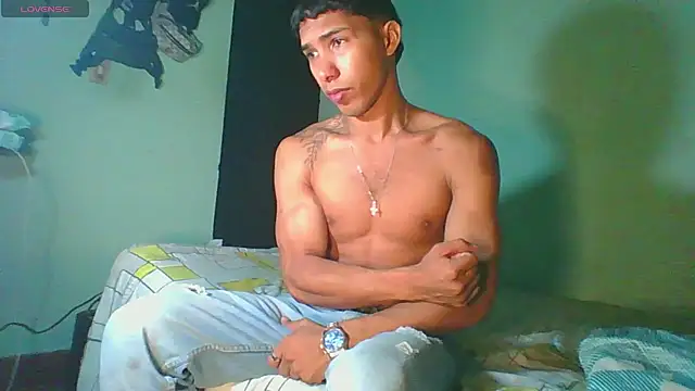 Snapshot of maximo_vega_newv chatting on February 22, 6:50 am maximo vega newv online show from February 22, 6:50 am