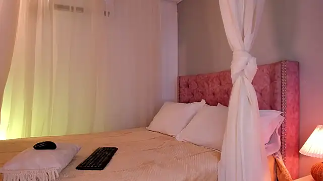 Snapshot of Lia_Sweett_ chatting on January 16, 2:41 pm Lia Sweett online show from January 16, 2:41 pm