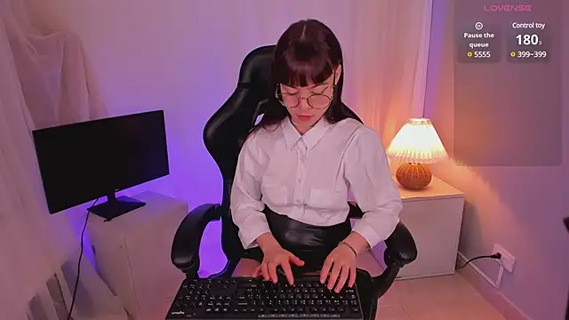 Snapshot of Lia_Sweett_ chatting on March 12, 2:45 pm Lia Sweett online show from March 12, 2:45 pm