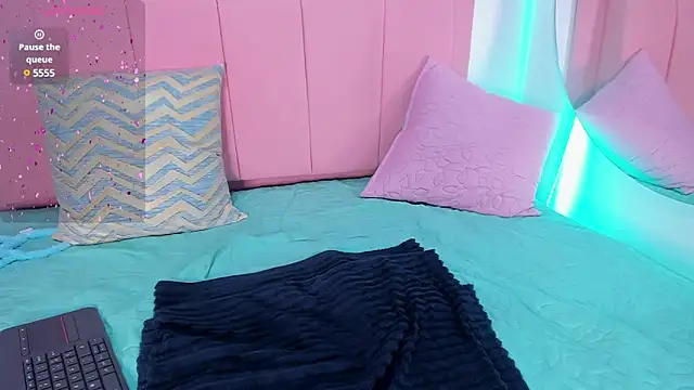 amandalee01 online show from March 13, 4:45 pm