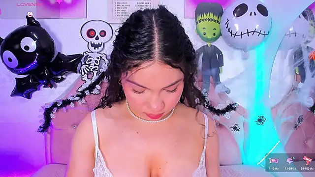 amandalee01 online show from October 9, 7:34 pm