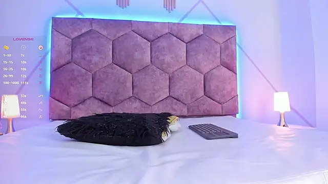 aggy castel online show from February 6, 2:44 am