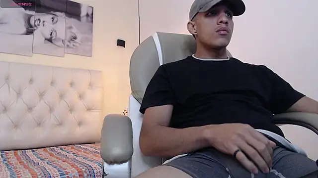 Snapshot of Jheidertwink chatting on December 19, 6:23 am Jheidertwink online show from December 19, 6:23 am