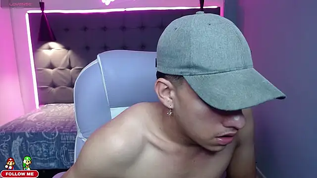 Snapshot of Jheidertwink chatting on December 21, 9:44 am Jheidertwink online show from December 21, 9:44 am