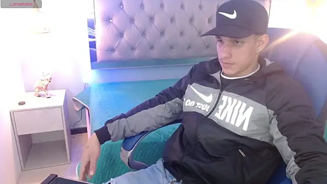 Snapshot of Jheidertwink chatting on January 6, 3:31 am Jheidertwink online show from January 6, 3:31 am