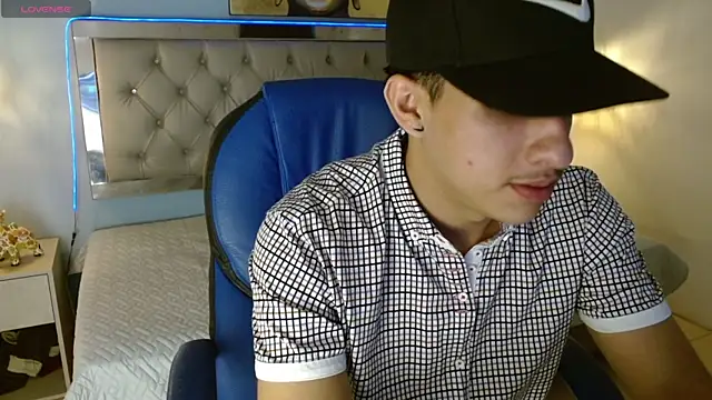 Snapshot of Jheidertwink chatting on February 9, 3:32 am Jheidertwink online show from February 9, 3:32 am