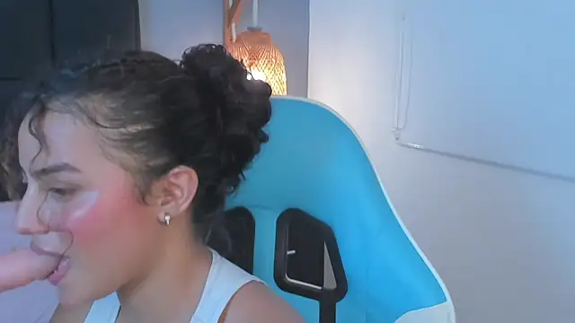 Snapshot of yaya23x chatting on January 15, 10:24 pm yaya23x online show from January 15, 10:24 pm